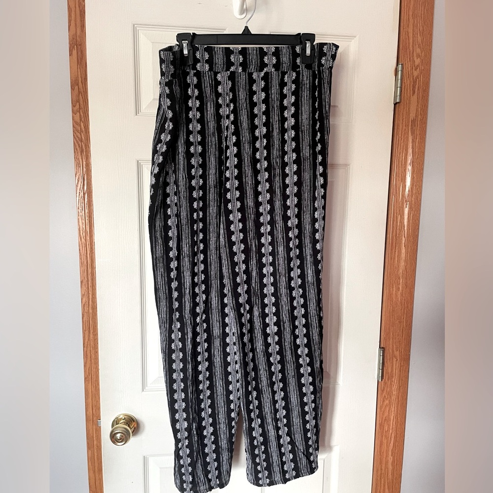 Women’s Gaucho gaze like pants elastic waist